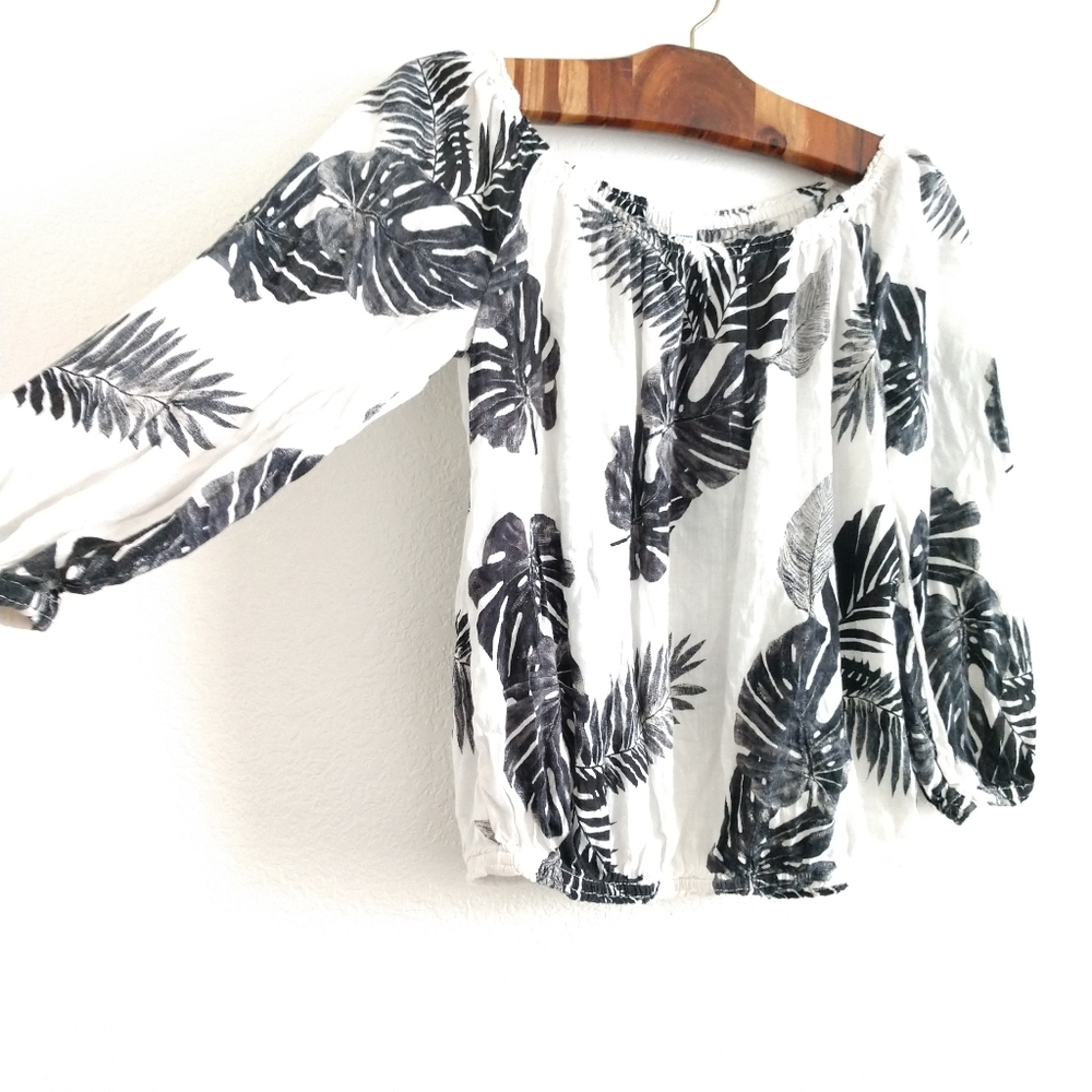 Old Navy Peasant Blouse Off Shoulder White Black Leaf Floral Print XS Chest 36" - Picture 2 of 5